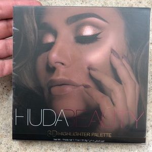 Huda Beauty Golden Sands 3D Highlighter Palette